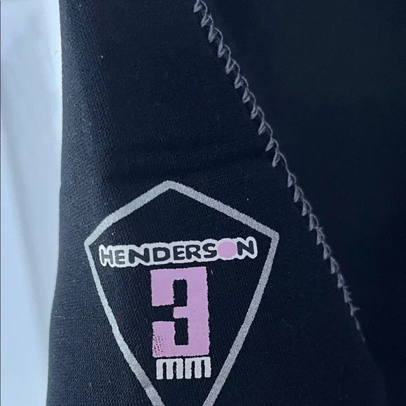 Hendersonwetsuit Size 6 3MM Black Pink